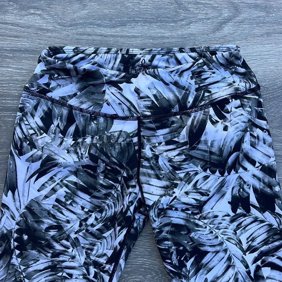 PrAna Roxanne Capri Leggings, black/white palm - Picture 3 of 7